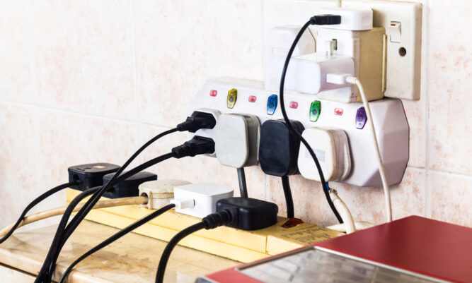 Electrician Warns: Stop Leaving Your Charger Plugged In – CoolerPress